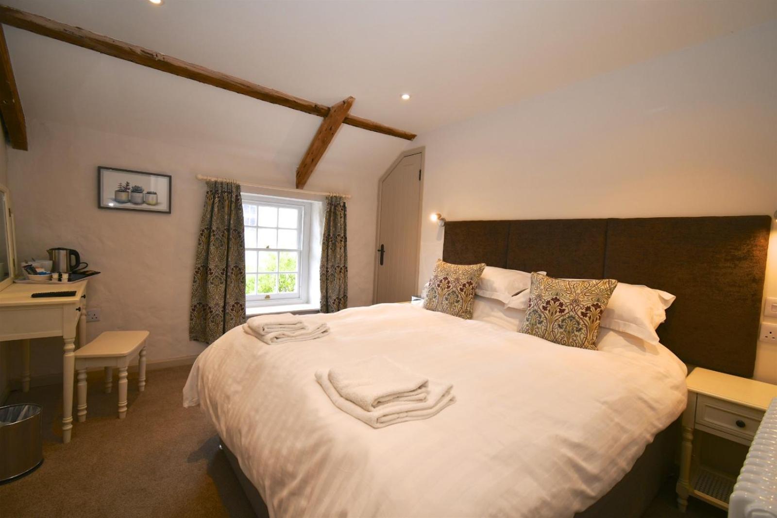 Carew Inn Экстерьер фото