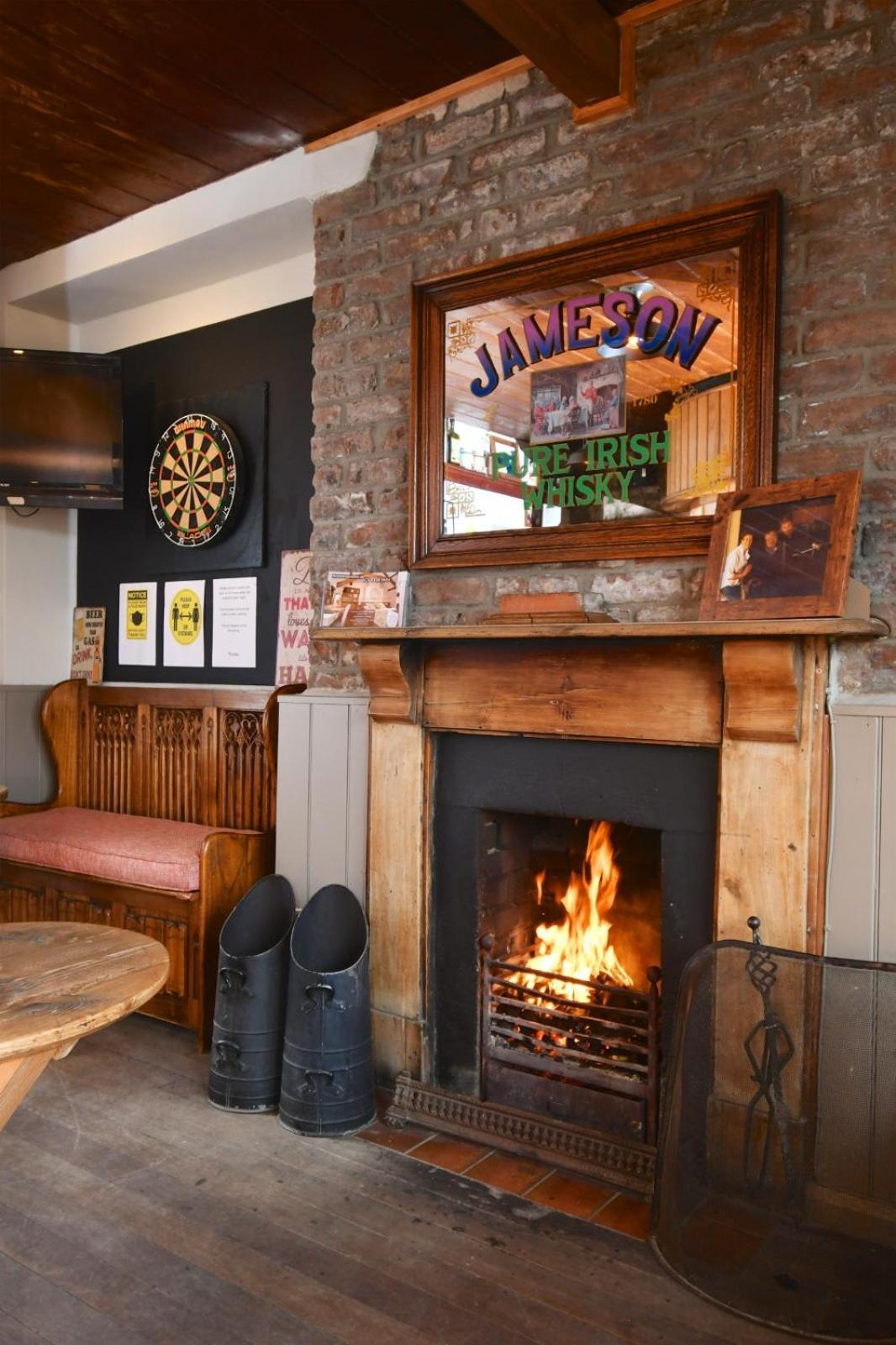 Carew Inn Экстерьер фото