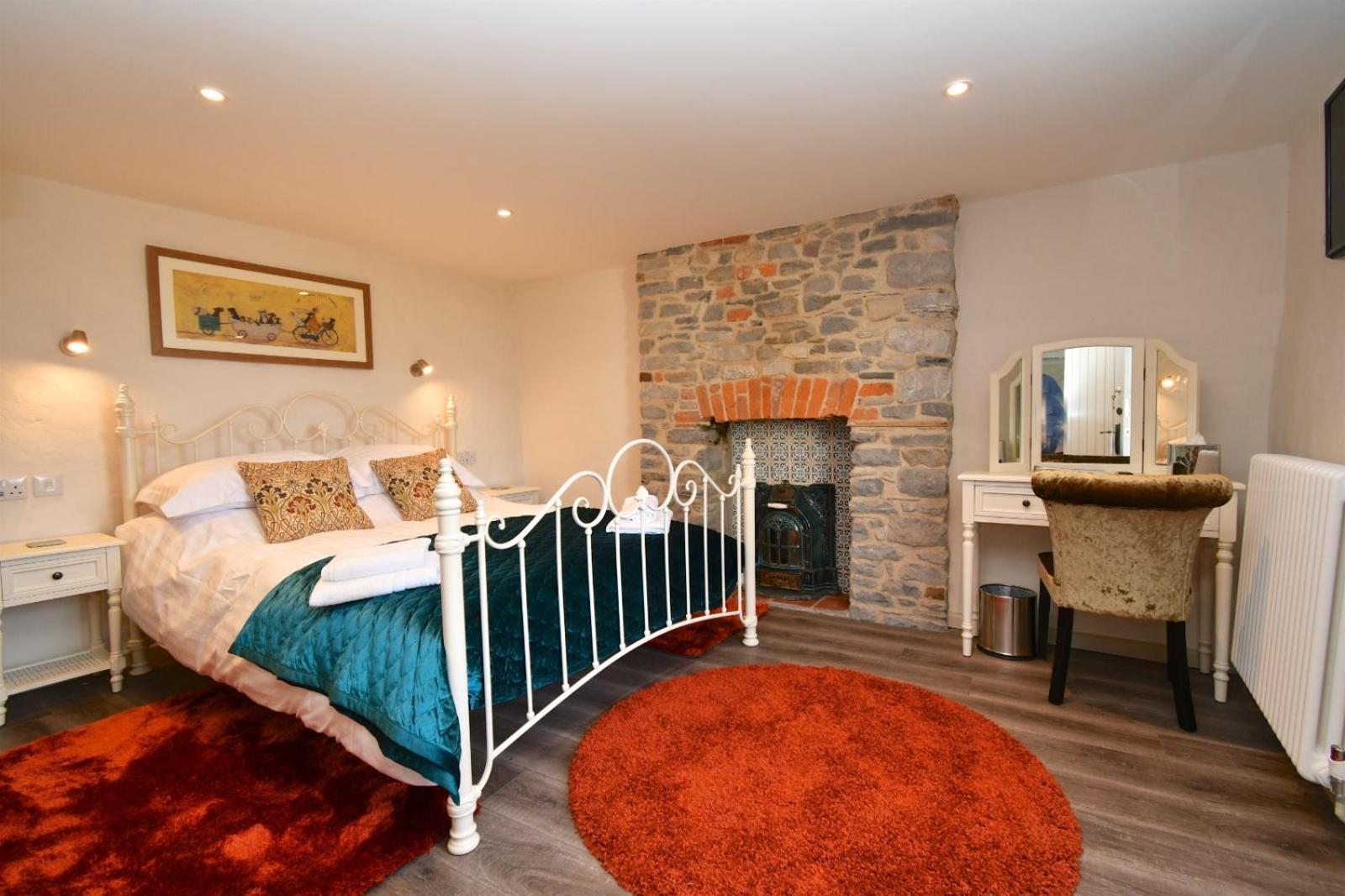 Carew Inn Экстерьер фото