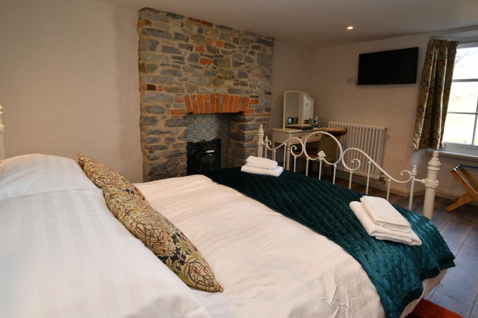 Carew Inn Экстерьер фото