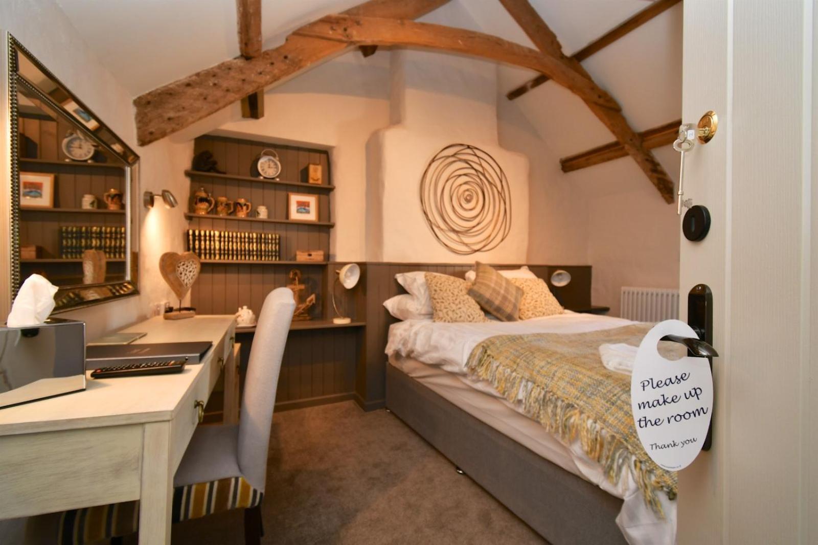 Carew Inn Экстерьер фото